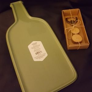 Thirstystone wine bottle serving board and bottle